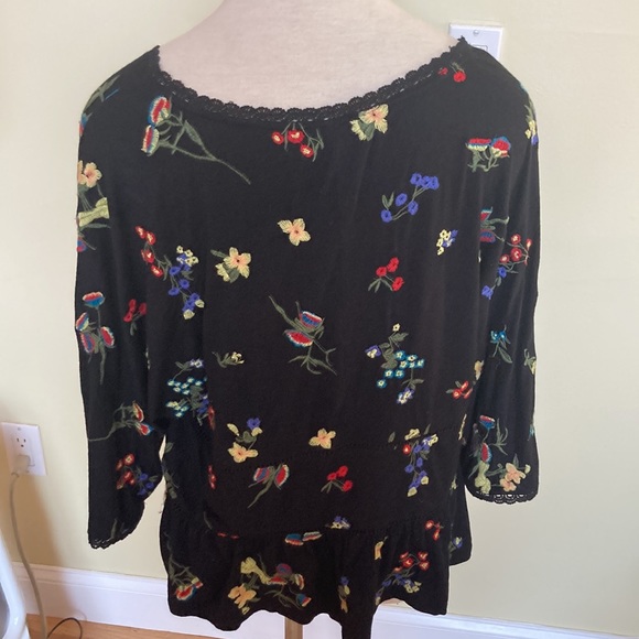 Boho Knit L/S top. Like new! Embroidered details - Picture 4 of 6